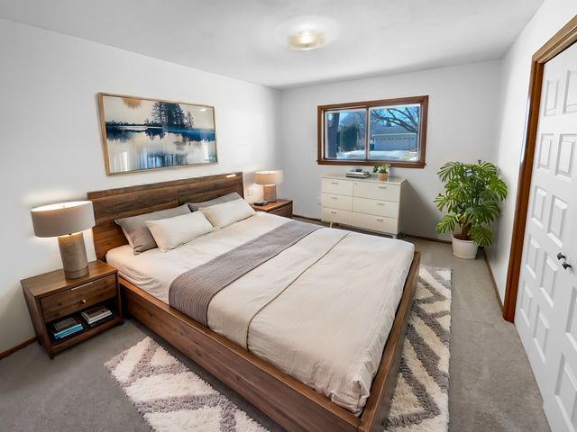 69 Langer Circle, West Saint Paul, MN 55118