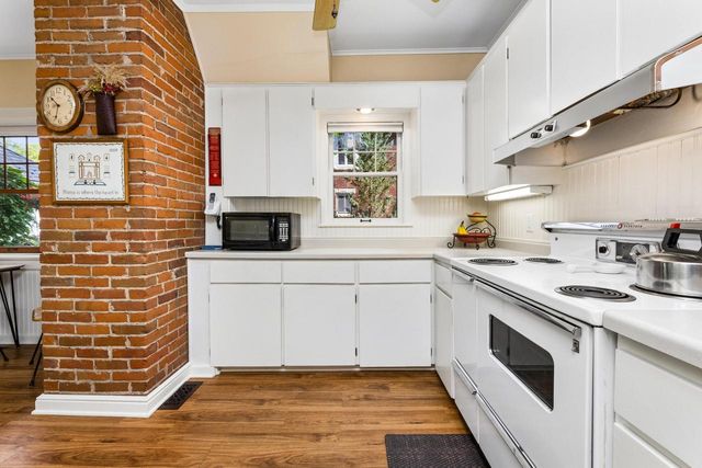 218 14th STREET S, La Crosse, WI 54601