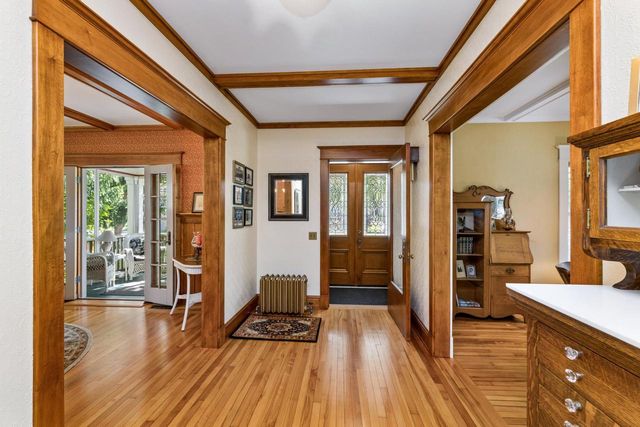 218 14th STREET S, La Crosse, WI 54601