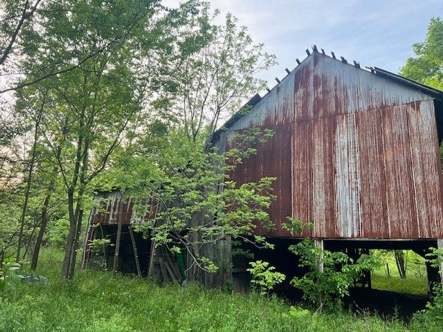 698 Clearview Rd, Cottontown, TN 37048