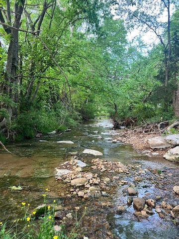 698 Clearview Rd, Cottontown, TN 37048