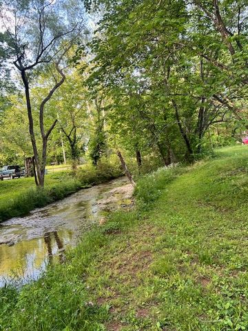 698 Clearview Rd, Cottontown, TN 37048