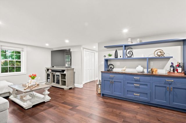 60 Hobson St, Saugus, MA 01906