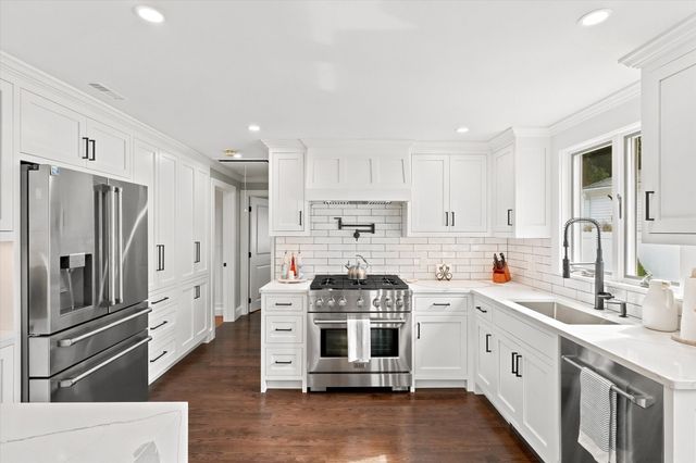 60 Hobson St, Saugus, MA 01906