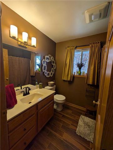 3521 Leslie Lane, Eau Claire, WI 54703