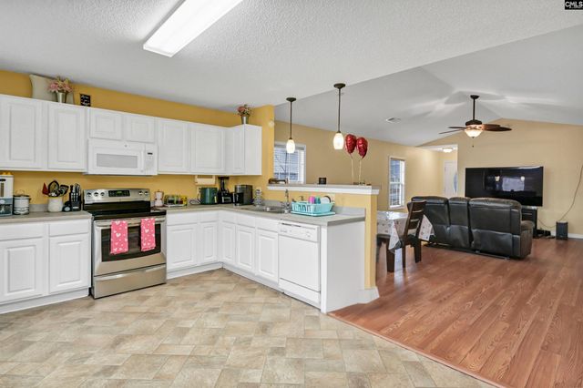 516 S Summers Way, Hopkins, SC 29061