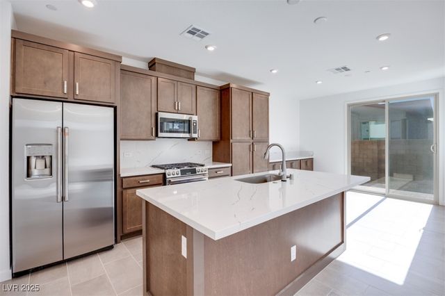 11935 Angle Cliff Avenue, Las Vegas, NV 89138