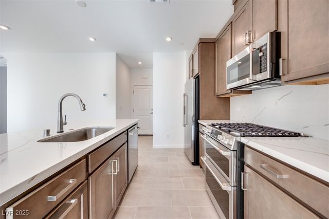 11935 Angle Cliff Avenue, Las Vegas, NV 89138