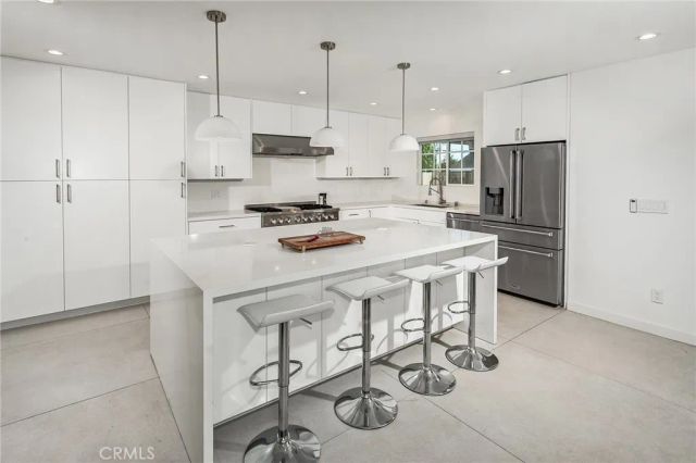 7741 Variel Avenue, Canoga Park, CA 91304