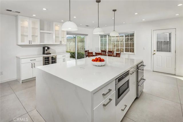 7741 Variel Avenue, Canoga Park, CA 91304