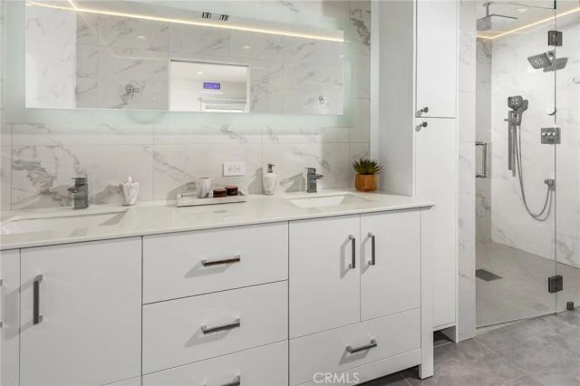 7741 Variel Avenue, Canoga Park, CA 91304