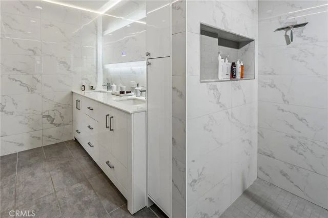 7741 Variel Avenue, Canoga Park, CA 91304