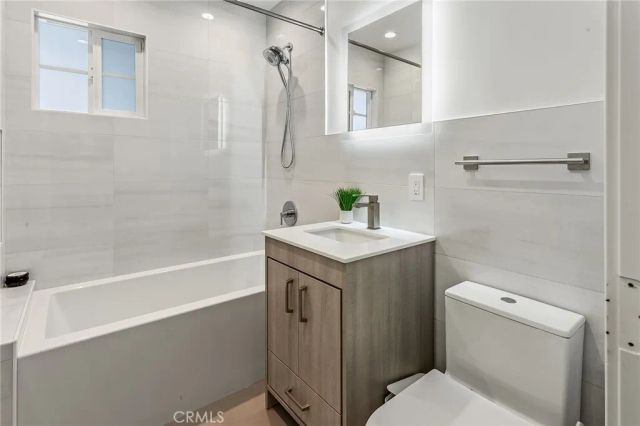 7741 Variel Avenue, Canoga Park, CA 91304