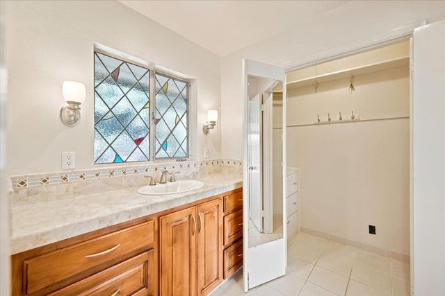 3941 Orangewood Dr, Fair Oaks, CA 95628
