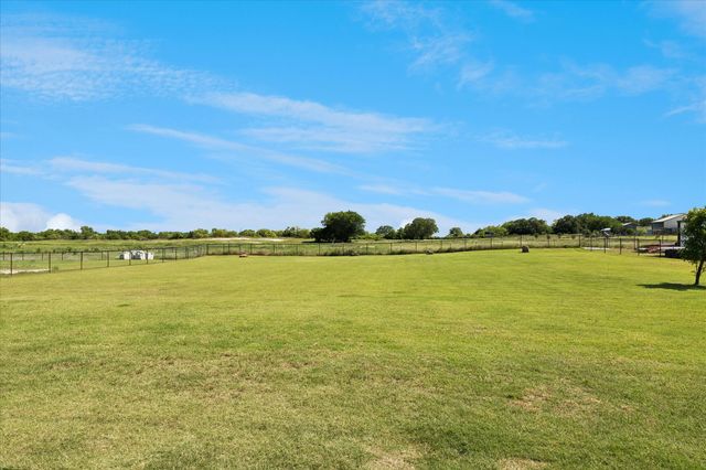 112 Friendship Way, Boyd, TX 76023