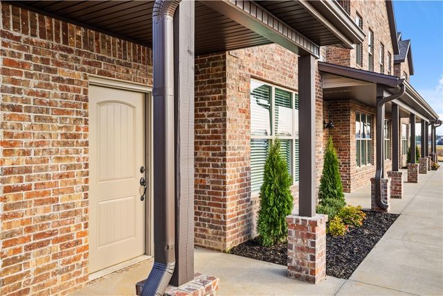 393A Via Siena Avenue, Springdale, AR 72762