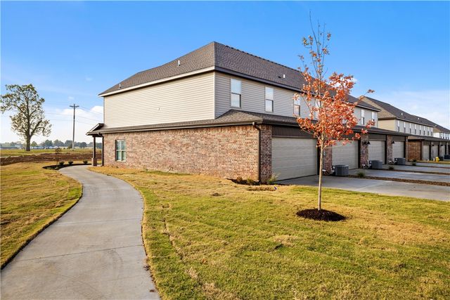 393A Via Siena Avenue, Springdale, AR 72762