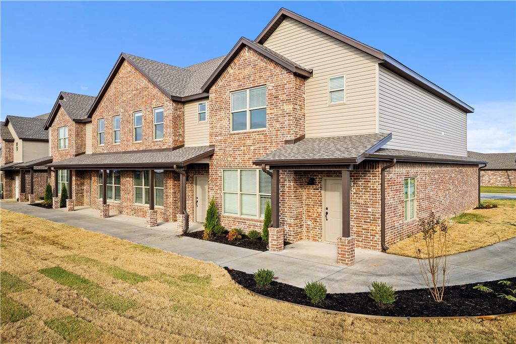 393A Via Siena Avenue, Springdale, AR 72762