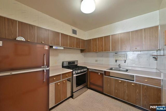 5 Horizon Road 807, Fort Lee, NJ 07024