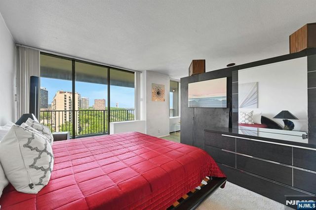 5 Horizon Road 807, Fort Lee, NJ 07024