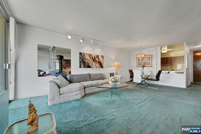 5 Horizon Road 807, Fort Lee, NJ 07024