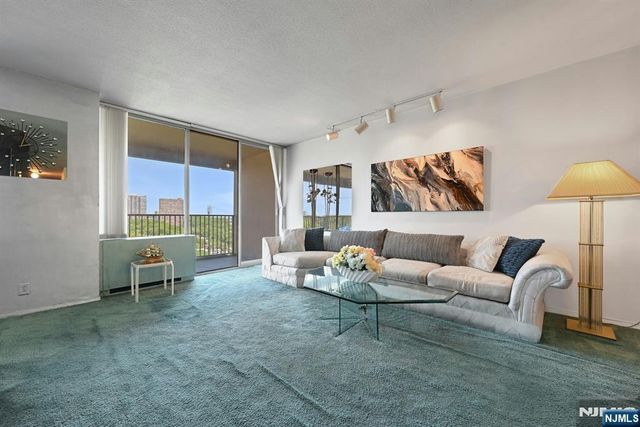 5 Horizon Road 807, Fort Lee, NJ 07024