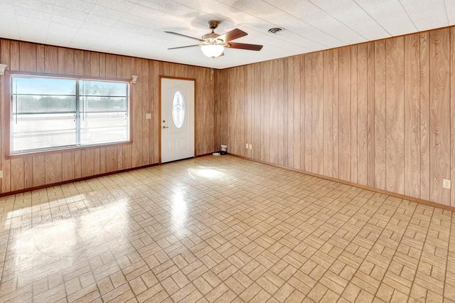 1840 Loop 522, Ganado, TX 77962