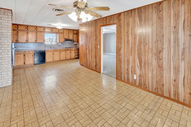 1840 Loop 522, Ganado, TX 77962