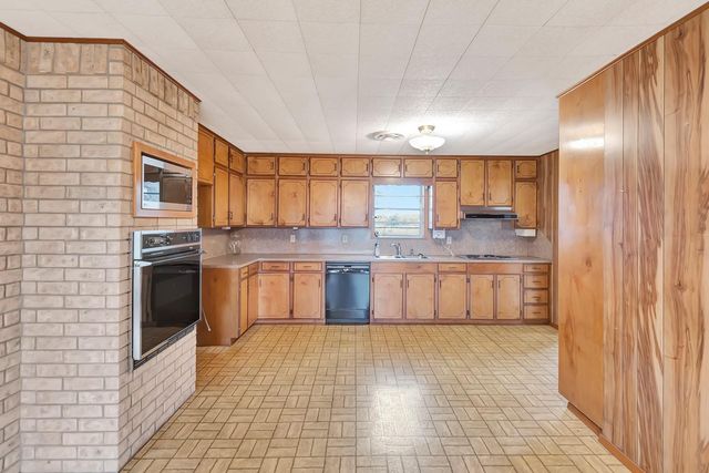 1840 Loop 522, Ganado, TX 77962