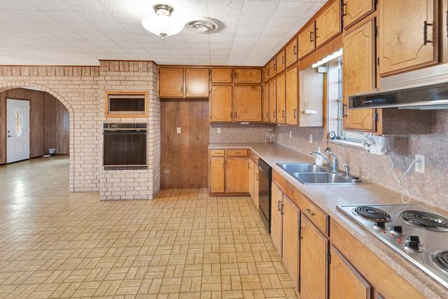 1840 Loop 522, Ganado, TX 77962