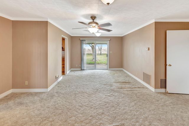 1840 Loop 522, Ganado, TX 77962