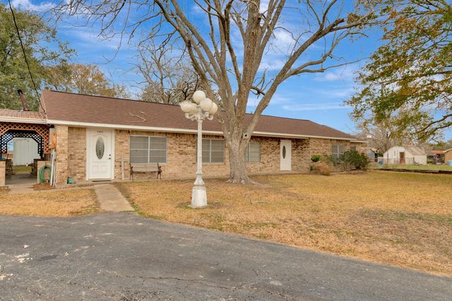 1840 Loop 522, Ganado, TX 77962