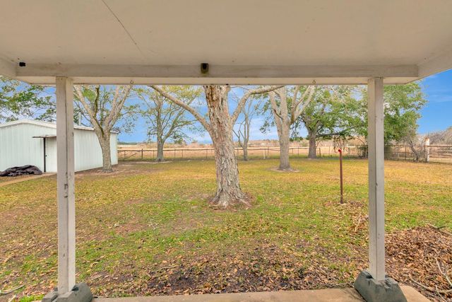 1840 Loop 522, Ganado, TX 77962