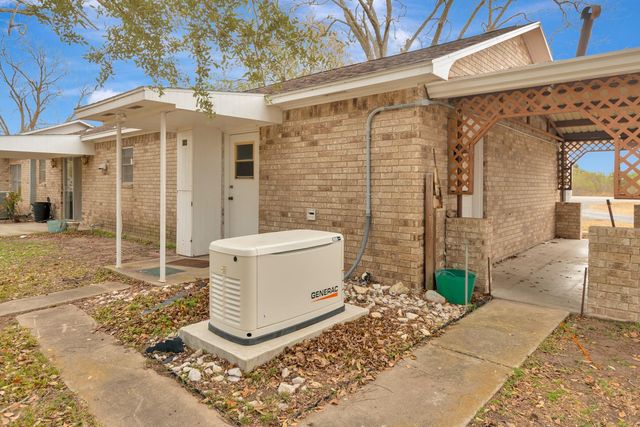 1840 Loop 522, Ganado, TX 77962