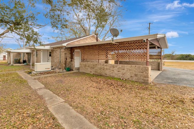 1840 Loop 522, Ganado, TX 77962