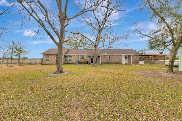 1840 Loop 522, Ganado, TX 77962