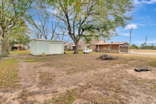 1840 Loop 522, Ganado, TX 77962