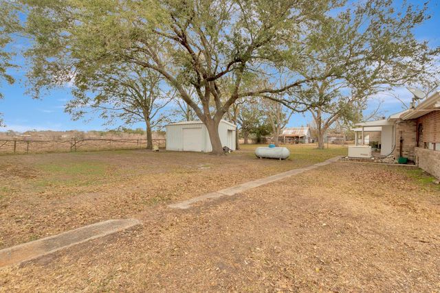 1840 Loop 522, Ganado, TX 77962