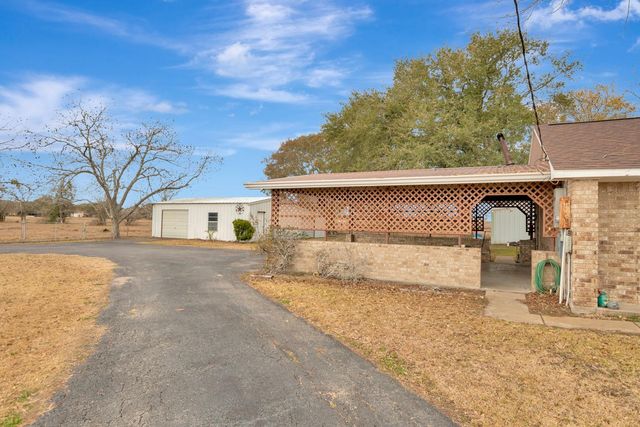 1840 Loop 522, Ganado, TX 77962