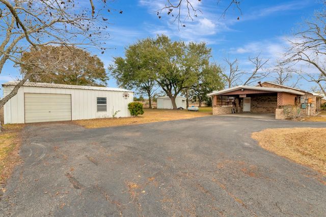 1840 Loop 522, Ganado, TX 77962