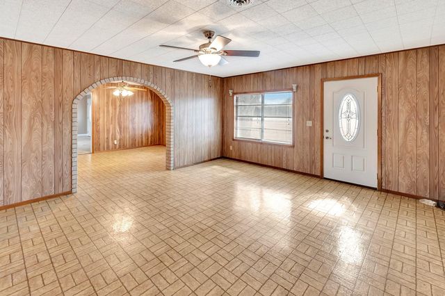 1840 Loop 522, Ganado, TX 77962