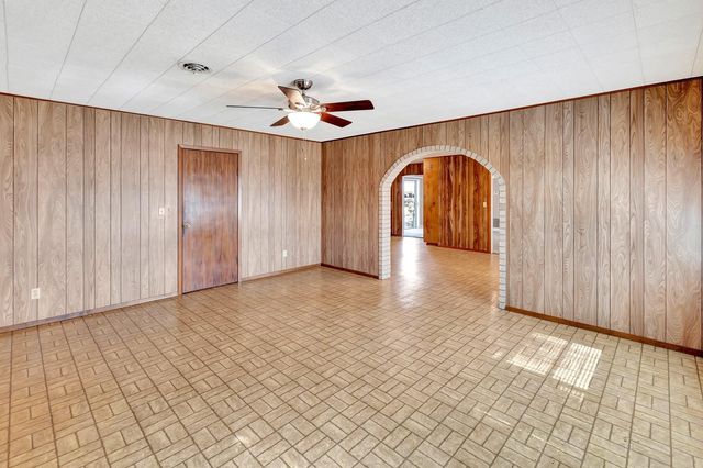 1840 Loop 522, Ganado, TX 77962