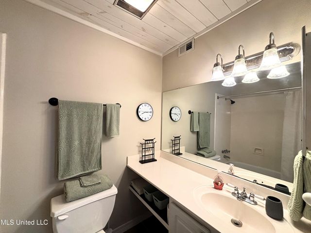 1550 E Second Street, T 121, Pass Christian, MS 39571