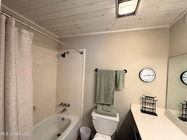 1550 E Second Street, T 121, Pass Christian, MS 39571