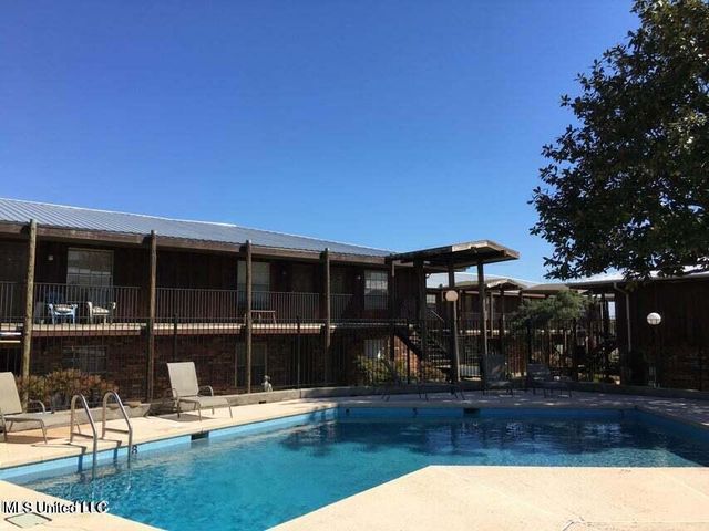 1550 E Second Street, T 121, Pass Christian, MS 39571