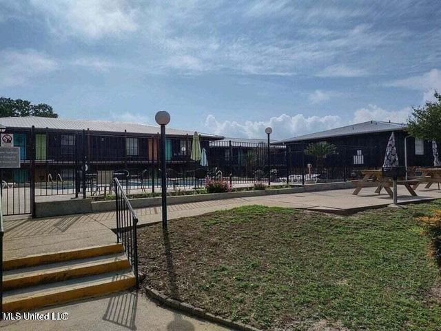 1550 E Second Street, T 121, Pass Christian, MS 39571