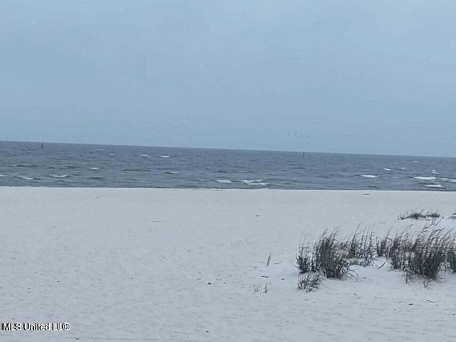 1550 E Second Street, T 121, Pass Christian, MS 39571