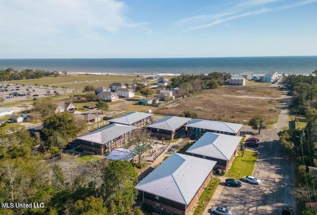 1550 E Second Street, T 121, Pass Christian, MS 39571