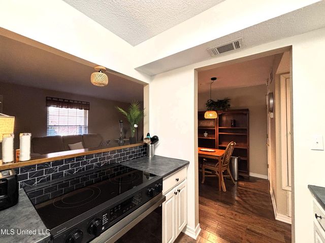 1550 E Second Street, T 121, Pass Christian, MS 39571