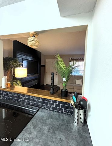 1550 E Second Street, T 121, Pass Christian, MS 39571